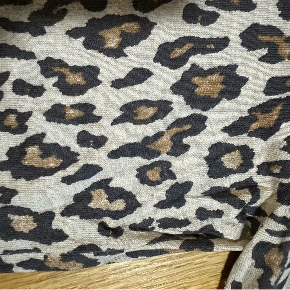 BANANA REPUBLIC leopard print long sleeve sweater size XS (a4 - Picture 11 of 12